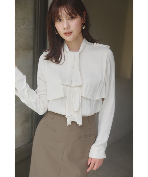 Her lip to(ハーリップトゥー)の「Tiered Frill Bow Blouse(Tシャツ/カットソー・レディース・ライトグレー/ホワイト系・S/M)」の1枚目の写真