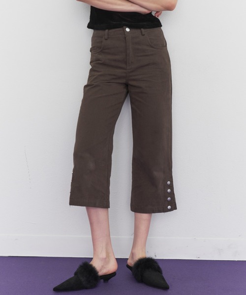Rohwel(ローウェル)の「Side Snap Flare Capri Pants / サイドスナップフレアカプリパンツ(その他パンツ・レディース・カーキ/ブラック・FREE)」の2枚目の写真