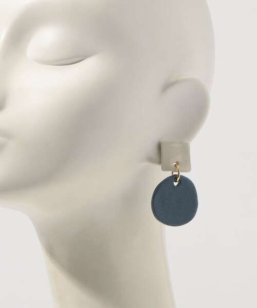 LEVENS(レヴェンス)の「LEVENS JEWELS CERAMIC ピアス(ピアス(両耳用)・レディース・ライトブルー・FREE)」の2枚目の写真