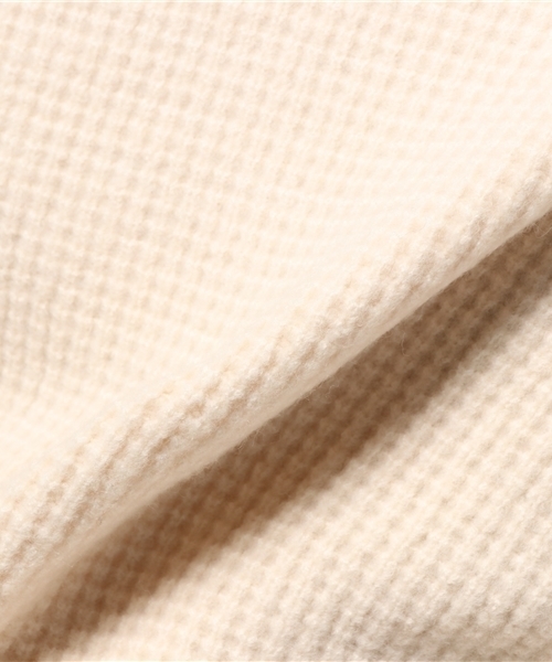 Denime（ドゥニーム）の「ワッフルモックネックニット（ニット/セーター・メンズ・キャメル/ブラック/カーキ/オフホワイト・MEDIUM/LARGE）」の8枚目の写真