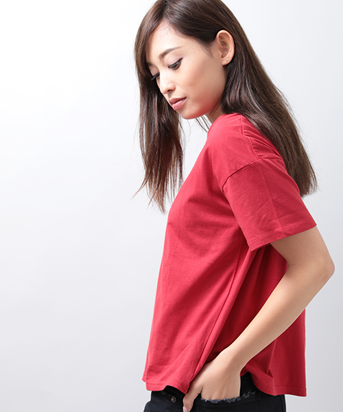 Denime(ドゥニーム)の「2WAYベーシックカットソー(Tシャツ/カットソー・レディース・ダークオレンジ/カーキ/ブラック/レッド/ホワイト/ライトパープル・FREE)」の5枚目の写真