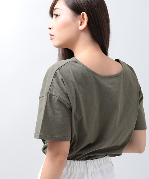 Denime(ドゥニーム)の「2WAYベーシックカットソー(Tシャツ/カットソー・レディース・ダークオレンジ/カーキ/ブラック/レッド/ホワイト/ライトパープル・FREE)」の19枚目の写真