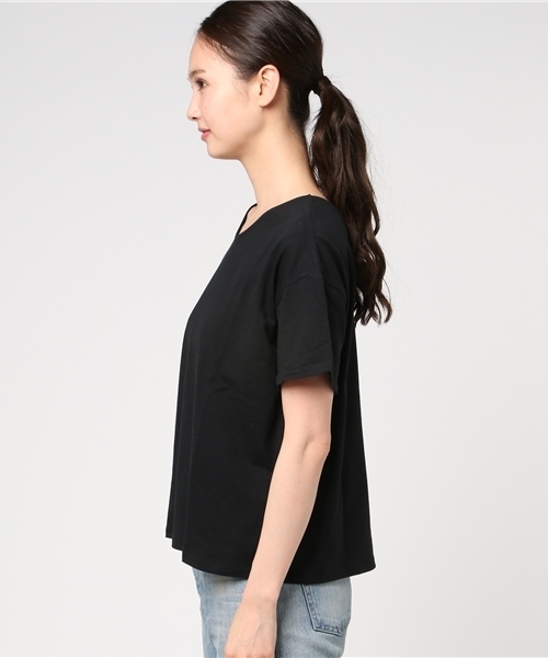 Denime(ドゥニーム)の「2WAYベーシックカットソー(Tシャツ/カットソー・レディース・ダークオレンジ/カーキ/ブラック/レッド/ホワイト/ライトパープル・FREE)」の8枚目の写真