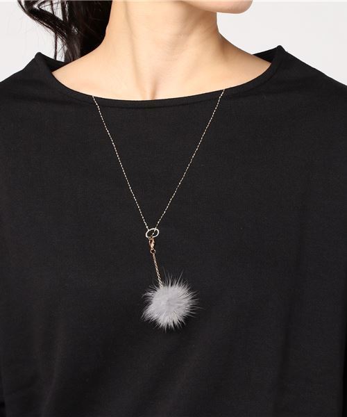 GeeRA(ジーラ)の「フェイクネックレス付アシメデザイントップス(Tシャツ/カットソー・レディース・ブラック/ベージュ/ボルドー・MEDIUM/X-LARGE/LARGE)」の6枚目の写真