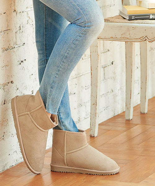 KOBE LETTUCE（コウベレタス）の「ミニ丈ムートンブーツ（ブーツ・レディース・ブラック系その他/ブラウン/ベージュ/ブラック/チャコールグレー/ピンク/イエロー系その他/キャメル/ネイビー/レッド系その他/ブラック系その他2/ピンク系その他/ブラウン系その他/グリーン系その他/ブラック系その他3/グレー系/ブラック系/イエロー系・LL/M/S/L）」の11枚目の写真