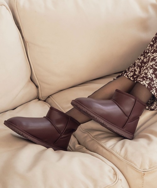 KOBE LETTUCE（コウベレタス）の「ミニ丈ムートンブーツ（ブーツ・レディース・ブラック系その他/ブラウン/ベージュ/ブラック/チャコールグレー/ピンク/イエロー系その他/キャメル/ネイビー/レッド系その他/ブラック系その他2/ピンク系その他/ブラウン系その他/グリーン系その他/ブラック系その他3/グレー系/ブラック系/イエロー系・LL/M/S/L）」の10枚目の写真