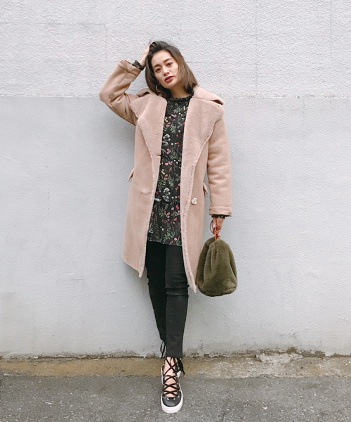 Vicente（ヴィセンテ）の「フェイクファーガウンコート（ムートン  