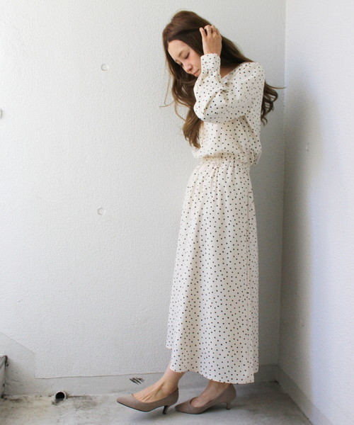 ottilie（オティーリエ）の「Aラインフレアードット柄ワンピース（ワンピース・レディース・ブラック/グリーン/ベージュ/ネイビー・FREE）」の22枚目の写真