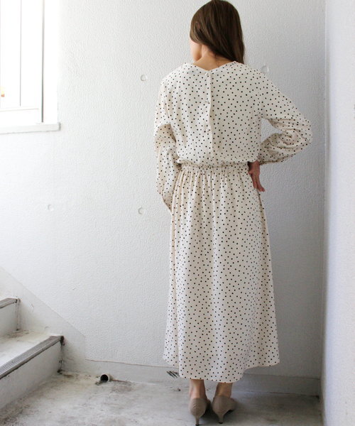 ottilie（オティーリエ）の「Aラインフレアードット柄ワンピース（ワンピース・レディース・ブラック/グリーン/ベージュ/ネイビー・FREE）」の21枚目の写真