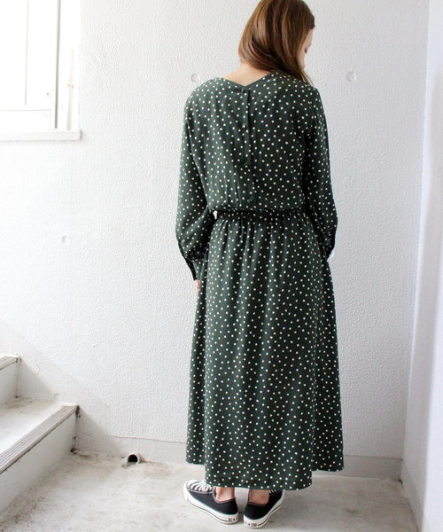 ottilie（オティーリエ）の「Aラインフレアードット柄ワンピース（ワンピース・レディース・ブラック/グリーン/ベージュ/ネイビー・FREE）」の15枚目の写真