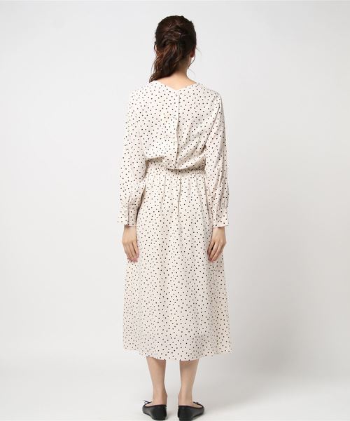 ottilie（オティーリエ）の「Aラインフレアードット柄ワンピース（ワンピース・レディース・ブラック/グリーン/ベージュ/ネイビー・FREE）」の12枚目の写真