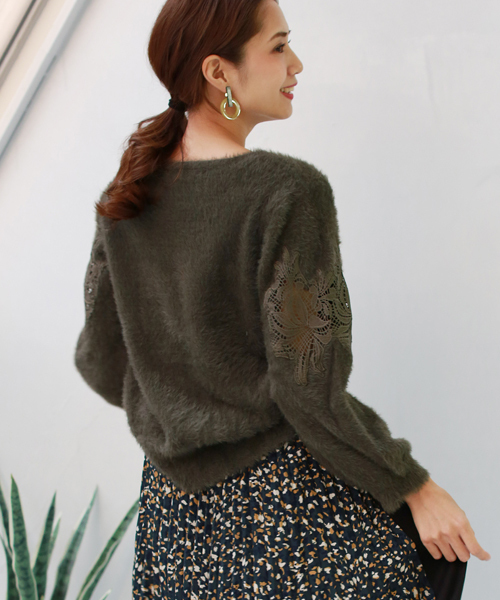 REAL CUBE(リアルキューブ)の「REAL CUBE ショルダーレースフェザーニット(ニット/セーター・レディース・ダークグリーン/パープル/カーキ/ネイビー/マスタード・38(M))」の3枚目の写真