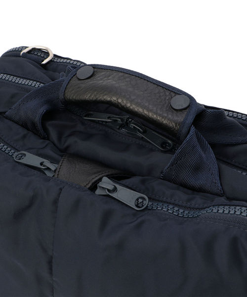 THE NORTH FACE（ザノースフェイス）の「THE NORTH FACE: LIMONTAナイロン 3WAY バッグ（トートバッグ・メンズ・ブラック/ネイビー・ONE SIZE）」の13枚目の写真