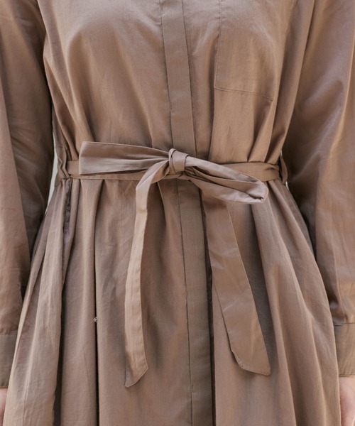 Chaco closet（チャコ クローゼット）の「ウエストベルト付きインド綿キャンブリックバックプリーツフレア シャツワンピース（シャツワンピース・レディース・ベージュ系その他/ブラック/ブルー系その他/カーキ/ベージュ/グリーン/モカ/ネイビー・M）」の14枚目の写真