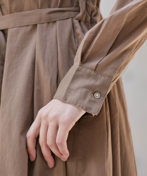 Chaco closet（チャコ クローゼット）の「ウエストベルト付きインド綿キャンブリックバックプリーツフレア シャツワンピース（シャツワンピース・レディース・ベージュ系その他/ブラック/ブルー系その他/カーキ/ベージュ/グリーン/モカ/ネイビー・M）」の16枚目の写真