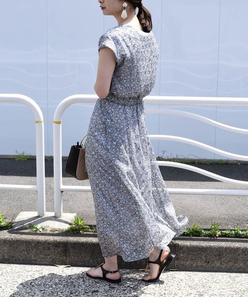 Khaju（カージュ）の「Khaju:フラワープリントワンピース