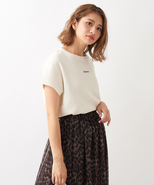 DISCOAT（ディスコート）の「ワッフルミニロゴ刺繍Tシャツ（Tシャツ/カットソー・レディース・チャコールグレー/ベージュ/アイボリー/ボルドー・FREE）」の2枚目の写真