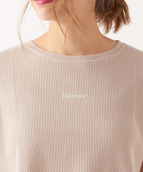 DISCOAT（ディスコート）の「ワッフルミニロゴ刺繍Tシャツ（Tシャツ/カットソー・レディース・チャコールグレー/ベージュ/アイボリー/ボルドー・FREE）」の7枚目の写真