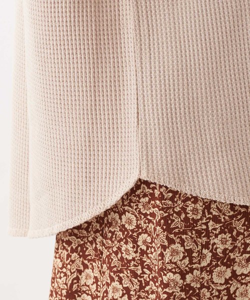 DISCOAT（ディスコート）の「ワッフルミニロゴ刺繍Tシャツ（Tシャツ/カットソー・レディース・チャコールグレー/ベージュ/アイボリー/ボルドー・FREE）」の19枚目の写真