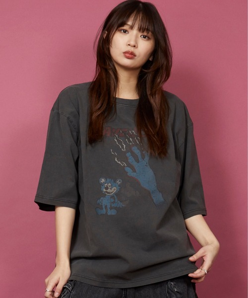 unrelaxing(アンリラクシング)の「ヴィンテージライク 古着風 綿100%ピグメント加工TプリントTシャツ(Tシャツ/カットソー・メンズ・ホワイト/ネイビー/グレー/ピンク/ブラック/レッド/チャコール/パープル/ブラウン/ベージュ/カーキ/ワイン/オレンジ/チャコールグレー/ホワイト系その他2/ブラック系その他2/ブルー系その他2/レッド系その他2/ピンク系その他2/グレー系その他2/ブルー系その他3/ブルー系その他4/ホワイト系その他4/ピンク系その他3/レッド系その他/ホワイト系その他3/グレー系その他/ホワイト系その他/ブルー系その他/ピンク系その他/ピンク系その他4/ブラック系その他3/レッド系その他3/レッド系その他4/ブラック系その他4/グレー系その他3/グレー系その他4/ブラック系その他/ライトブルー/ベージュ系その他/グリーン系その他/その他1/その他3/その他2/パープル系その他/ベージュ系その他3/ベージュ系その他4/ブルー系その他6/ベージュ系その他2/レッド系その他5/グリーン系その他2/グリーン系その他3/グリーン系その他4/ブルー系その他5/パープル系その他2/パープル系その他3/パープル系その他4/その他6/その他5/その他7/その他4/アッシュグレー/ライトグレー/スカイブルー/アッシュブラウン/レディッシュグレー/ホワイト×レッド/ブルーグラス/ブラック×ブラック/オートミール/ホワイト×グレー/ホワイト×ブラック/ブラック×ホワイト/ブラック系その他7/LT.Blue/アクア/ライトブラック/ブラック×グリーン/スモークピンク/ホワイト×エメラルドグリーン/ライトベージュ/スミクロ/ブラック系その他5/ブラック系その他6/ピンク系その他5/ブルー系その他7/クリアブラウン/ダークインディゴブルー/クリアブラック/セージグリーン/モカ/ブラックミックス/エメラルド/ライトブラウン/ライトグリーン/ブルー/グリーン/タン/クリアグリーン/クリアブルー/ホワイト×グリーン/ブラック×レッド/ブラック×ブルー/ウィート/ピンクベージュ/ダークブルー/サックスブルー/ミント/ダークブラック/シルバーグレー/ブラウン系3/ブラウン系5/ベージュ系1/ベージュ系3/その他12/その他20/その他21/その他23/ブラウン系/ブラウン系1/ブラウン系2/その他14/その他15/その他16/その他17/その他18/その他25/その他26/ブラウン系4/ブラウン系6/ベージュ系/ベージュ系2/その他10/その他13/その他19/その他22/その他24/ブラウン系7/ブラウン系8/ブラウン系9/ベージュ系4/ベージュ系5/ベージュ系6/その他11/その他27/その他28/ブラック系5/ブラック系6/ブラック系7/ブラック系8/その他29/ブラック×シルバー/ブラック系2/ブラック系4/ブラック×ゴールド/ブラック系1/ブラック系3/A/ダークブラウン系6/ダークブラウン系7/ダークブラウン系5/ダークブラウン系3/ダークブラウン系4/ダークブラウン系2/ダークブラウン系1/ベージュ系その他7/ベージュ系その他6/ベージュ系9/ベージュ系7/ベージュ系8・X-LARGE/SMALL/MEDIUM/LARGE/3/2)」の20枚目の写真