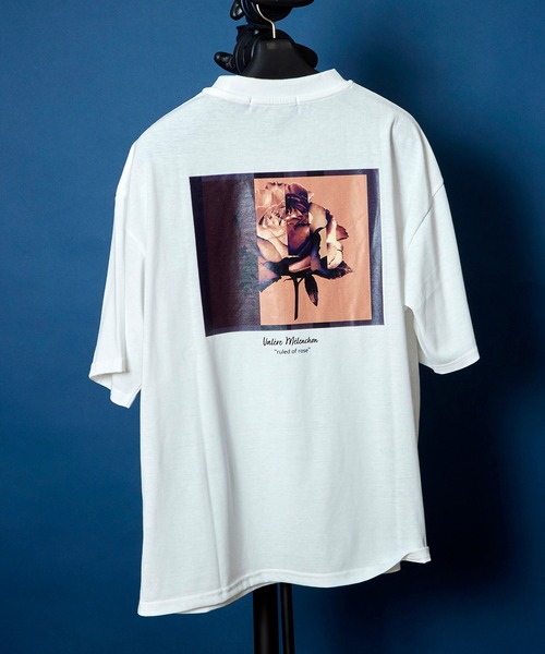 unrelaxing(アンリラクシング)の「ヴィンテージライク 古着風 綿100%ピグメント加工TプリントTシャツ(Tシャツ/カットソー・メンズ・ホワイト/ネイビー/グレー/ピンク/ブラック/レッド/チャコール/パープル/ブラウン/ベージュ/カーキ/ワイン/オレンジ/チャコールグレー/ホワイト系その他2/ブラック系その他2/ブルー系その他2/レッド系その他2/ピンク系その他2/グレー系その他2/ブルー系その他3/ブルー系その他4/ホワイト系その他4/ピンク系その他3/レッド系その他/ホワイト系その他3/グレー系その他/ホワイト系その他/ブルー系その他/ピンク系その他/ピンク系その他4/ブラック系その他3/レッド系その他3/レッド系その他4/ブラック系その他4/グレー系その他3/グレー系その他4/ブラック系その他/ライトブルー/ベージュ系その他/グリーン系その他/その他1/その他3/その他2/パープル系その他/ベージュ系その他3/ベージュ系その他4/ブルー系その他6/ベージュ系その他2/レッド系その他5/グリーン系その他2/グリーン系その他3/グリーン系その他4/ブルー系その他5/パープル系その他2/パープル系その他3/パープル系その他4/その他6/その他5/その他7/その他4/アッシュグレー/ライトグレー/スカイブルー/アッシュブラウン/レディッシュグレー/ホワイト×レッド/ブルーグラス/ブラック×ブラック/オートミール/ホワイト×グレー/ホワイト×ブラック/ブラック×ホワイト/ブラック系その他7/LT.Blue/アクア/ライトブラック/ブラック×グリーン/スモークピンク/ホワイト×エメラルドグリーン/ライトベージュ/スミクロ/ブラック系その他5/ブラック系その他6/ピンク系その他5/ブルー系その他7/クリアブラウン/ダークインディゴブルー/クリアブラック/セージグリーン/モカ/ブラックミックス/エメラルド/ライトブラウン/ライトグリーン/ブルー/グリーン/タン/クリアグリーン/クリアブルー/ホワイト×グリーン/ブラック×レッド/ブラック×ブルー/ウィート/ピンクベージュ/ダークブルー/サックスブルー/ミント/ダークブラック/シルバーグレー/ブラウン系3/ブラウン系5/ベージュ系1/ベージュ系3/その他12/その他20/その他21/その他23/ブラウン系/ブラウン系1/ブラウン系2/その他14/その他15/その他16/その他17/その他18/その他25/その他26/ブラウン系4/ブラウン系6/ベージュ系/ベージュ系2/その他10/その他13/その他19/その他22/その他24/ブラウン系7/ブラウン系8/ブラウン系9/ベージュ系4/ベージュ系5/ベージュ系6/その他11/その他27/その他28/ブラック系5/ブラック系6/ブラック系7/ブラック系8/その他29/ブラック×シルバー/ブラック系2/ブラック系4/ブラック×ゴールド/ブラック系1/ブラック系3/A/ダークブラウン系6/ダークブラウン系7/ダークブラウン系5/ダークブラウン系3/ダークブラウン系4/ダークブラウン系2/ダークブラウン系1/ベージュ系その他7/ベージュ系その他6/ベージュ系9/ベージュ系7/ベージュ系8・X-LARGE/SMALL/MEDIUM/LARGE/3/2)」の9枚目の写真