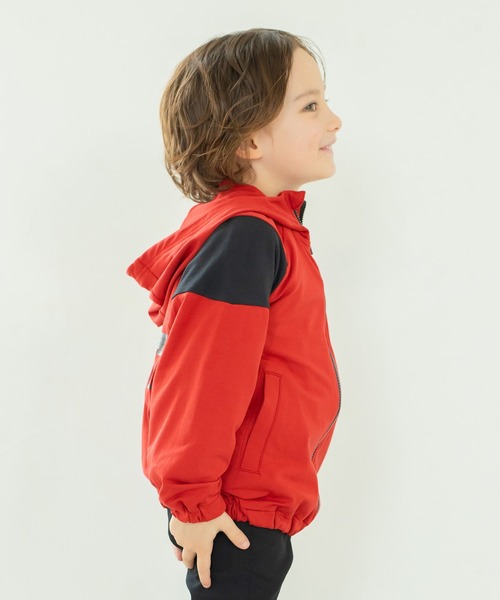 BRANSHES（ブランシェス）の「配色切り替えUVカットパーカー（パーカー・キッズ・ライトグレー/レッド・130cm/90cm/100cm/120cm/110cm/140cm/150cm）」の3枚目の写真