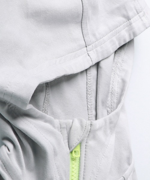 BRANSHES（ブランシェス）の「配色切り替えUVカットパーカー（パーカー・キッズ・ライトグレー/レッド・130cm/90cm/100cm/120cm/110cm/140cm/150cm）」の8枚目の写真