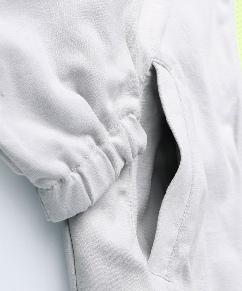 BRANSHES（ブランシェス）の「配色切り替えUVカットパーカー（パーカー・キッズ・ライトグレー/レッド・130cm/90cm/100cm/120cm/110cm/140cm/150cm）」の10枚目の写真