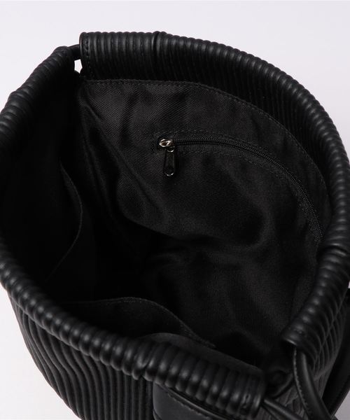 INTERPLANET（インタープラネット）の「プリーツBAG（ショルダーバッグ・レディース・ベージュ/ブラック・フリー）」の5枚目の写真