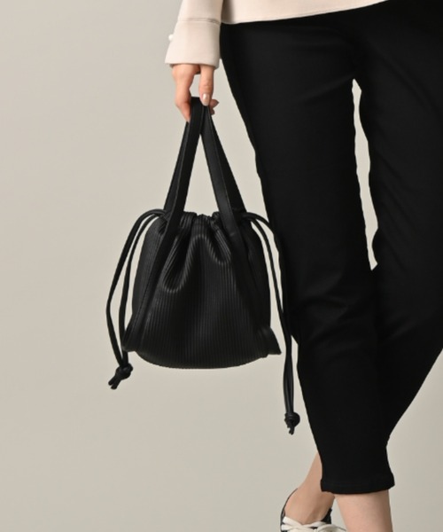 INTERPLANET（インタープラネット）の「プリーツBAG（ショルダーバッグ・レディース・ベージュ/ブラック・フリー）」の2枚目の写真