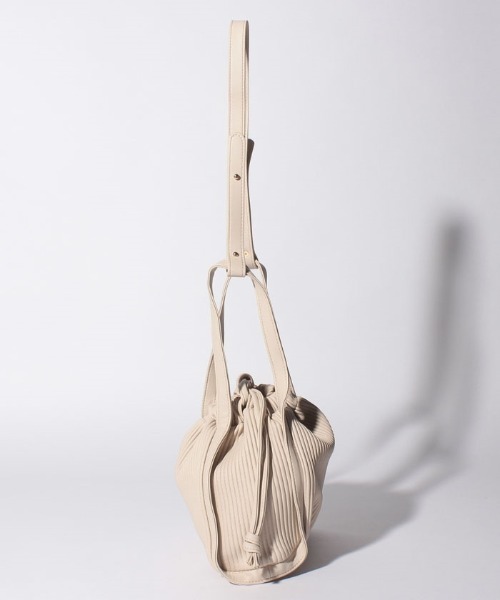 INTERPLANET（インタープラネット）の「プリーツBAG（ショルダーバッグ・レディース・ベージュ/ブラック・フリー）」の9枚目の写真