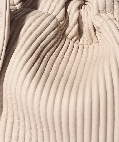 INTERPLANET（インタープラネット）の「プリーツBAG（ショルダーバッグ・レディース・ベージュ/ブラック・フリー）」の6枚目の写真