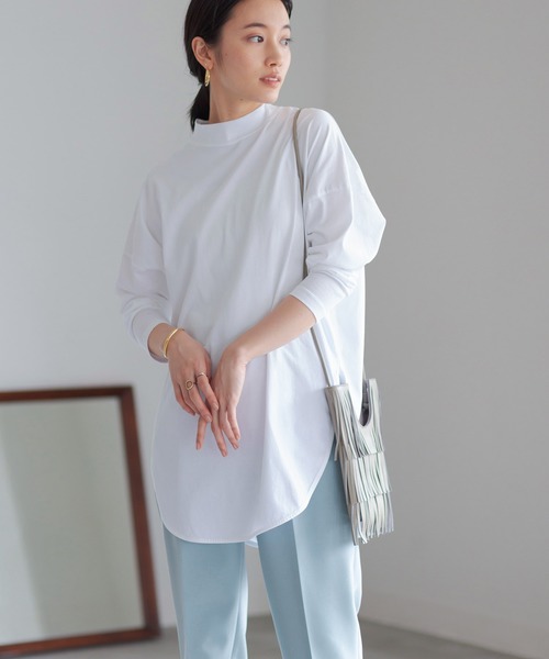 ADAM ET ROPE'(アダムエロペ)の「【WEB限定】抗菌加工モックネックコットンチュニックTEE(Tシャツ/カットソー・レディース・チャコールグレー/ホワイト・FREE)」の2枚目の写真