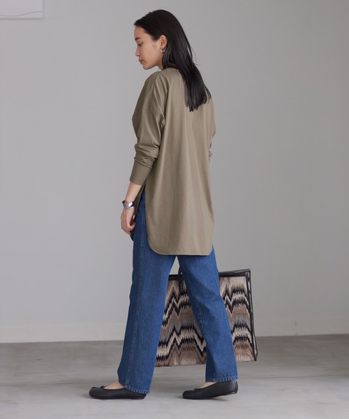 ADAM ET ROPE'(アダムエロペ)の「【WEB限定】抗菌加工モックネックコットンチュニックTEE(Tシャツ/カットソー・レディース・チャコールグレー/ホワイト・FREE)」の7枚目の写真