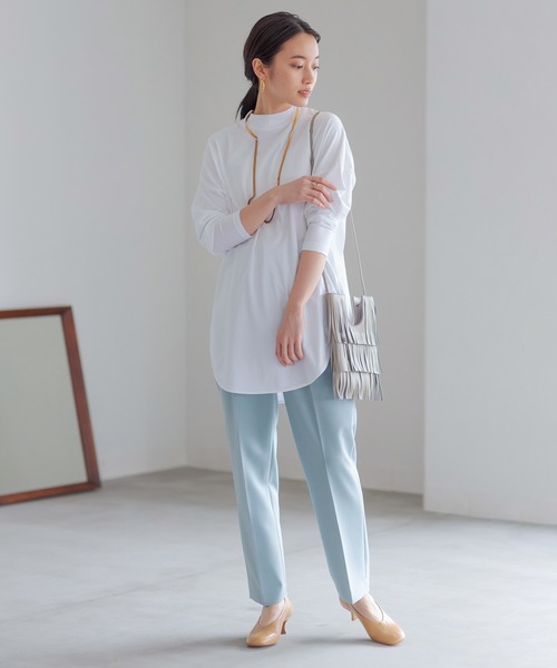 ADAM ET ROPE'(アダムエロペ)の「【WEB限定】抗菌加工モックネックコットンチュニックTEE(Tシャツ/カットソー・レディース・チャコールグレー/ホワイト・FREE)」の4枚目の写真