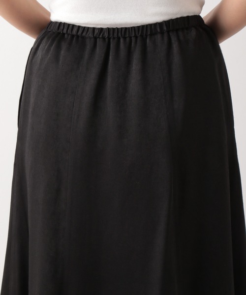 LEPSIM（レプシィム）の「サテンフレアスカート　895646（スカート・レディース・チャコールグレー/ブラック/グレイッシュベージュ/カーキ/パープル・MEDIUM/LARGE）」の15枚目の写真