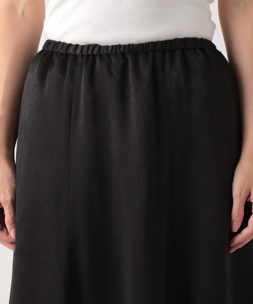 LEPSIM（レプシィム）の「サテンフレアスカート　895646（スカート・レディース・チャコールグレー/ブラック/グレイッシュベージュ/カーキ/パープル・MEDIUM/LARGE）」の12枚目の写真