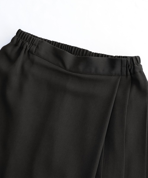 kOhAKU（コハク）の「『カシュクール風アシメプリーツパンツ』（その他パンツ・レディース・ネイビー/ブラック・1/2）」の17枚目の写真