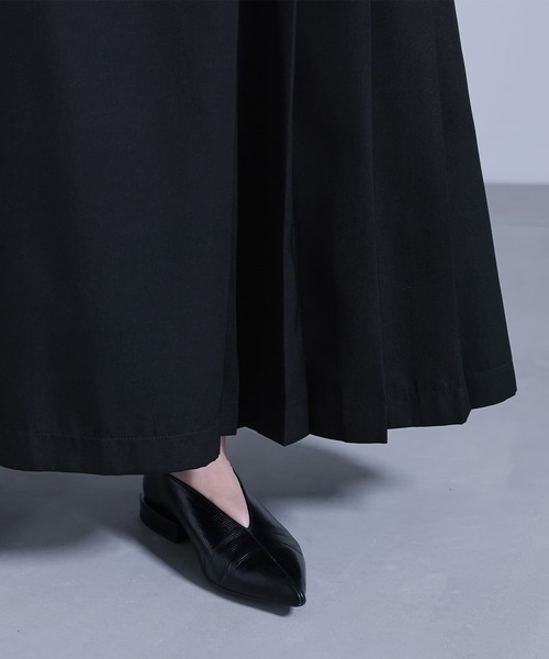 kOhAKU（コハク）の「『カシュクール風アシメプリーツパンツ』（その他パンツ・レディース・ネイビー/ブラック・1/2）」の3枚目の写真