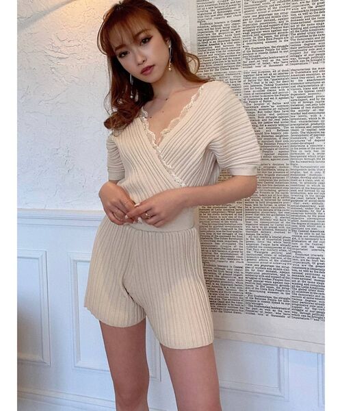 RESEXXY(リゼクシー)の「カシュクールニットショートコンビネゾン(つなぎ/オールインワン・レディース・ブラック/ベージュ/モカ・FREE)」の5枚目の写真