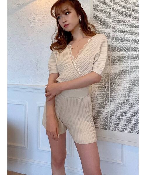 RESEXXY(リゼクシー)の「カシュクールニットショートコンビネゾン(つなぎ/オールインワン・レディース・ブラック/ベージュ/モカ・FREE)」の4枚目の写真