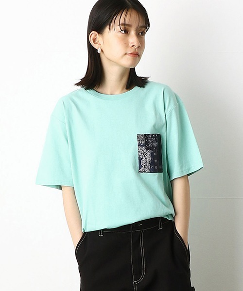 Purple&Yellow（パープルアンドイエロー）の「バンダナ柄胸ポケット　半袖Tシャツ（Tシャツ/カットソー・メンズ・ネイビー/アイボリー/ホワイト/ミント・LARGE/SMALL/MEDIUM/X-SMALL/X-LARGE）」の3枚目の写真