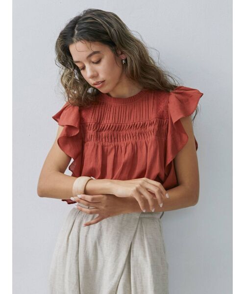 Ungrid（アングリッド）の「コットンノースリフリルブラウス（シャツ/ブラウス・レディース・ブラック/オフホワイト/オレンジ・FREE）」の10枚目の写真