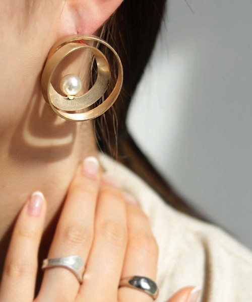 antiqua（アンティカ）の「2連フープピアス（ピアス（両耳用）・レディース・ゴールド/シルバー・FREE）」の2枚目の写真