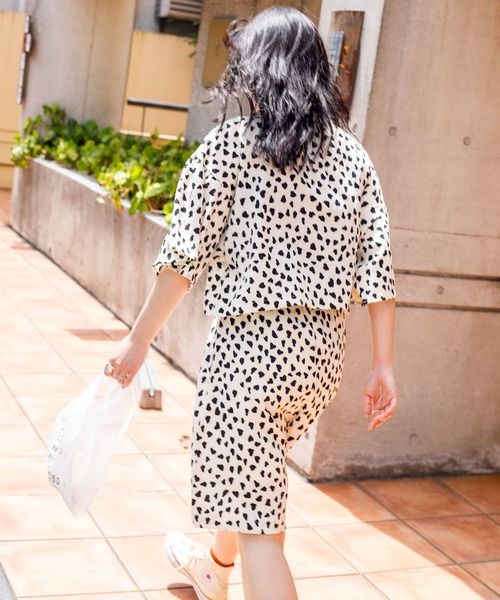 w closet（ダブルクローゼット）の「ミニカウプリント短丈開襟シャツ（シャツ/ブラウス・レディース・ブラック/アイボリー・FREE）」の18枚目の写真