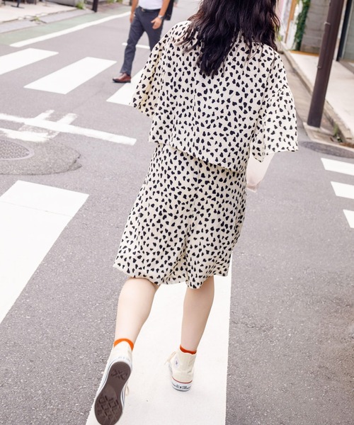 w closet（ダブルクローゼット）の「ミニカウプリント短丈開襟シャツ（シャツ/ブラウス・レディース・ブラック/アイボリー・FREE）」の22枚目の写真