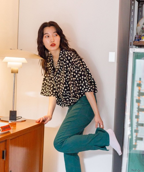 w closet（ダブルクローゼット）の「ミニカウプリント短丈開襟シャツ（シャツ/ブラウス・レディース・ブラック/アイボリー・FREE）」の8枚目の写真