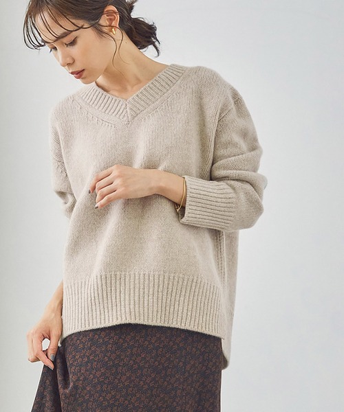 ROPE'（ロペ）の「【一部WEB限定】タスマニアウールVネックフォルムプルオーバーニット（ニット/セーター・レディース・チャコールグレー/ホワイト/ベージュ/ライトグリーン/カーキ/サックスブルー/ラベンダー・38）」の3枚目の写真