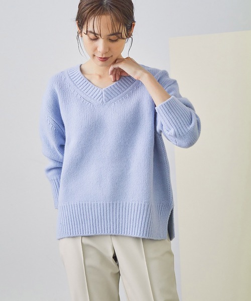 ROPE'（ロペ）の「【一部WEB限定】タスマニアウールVネックフォルムプルオーバーニット（ニット/セーター・レディース・チャコールグレー/ホワイト/ベージュ/ライトグリーン/カーキ/サックスブルー/ラベンダー・38）」の6枚目の写真