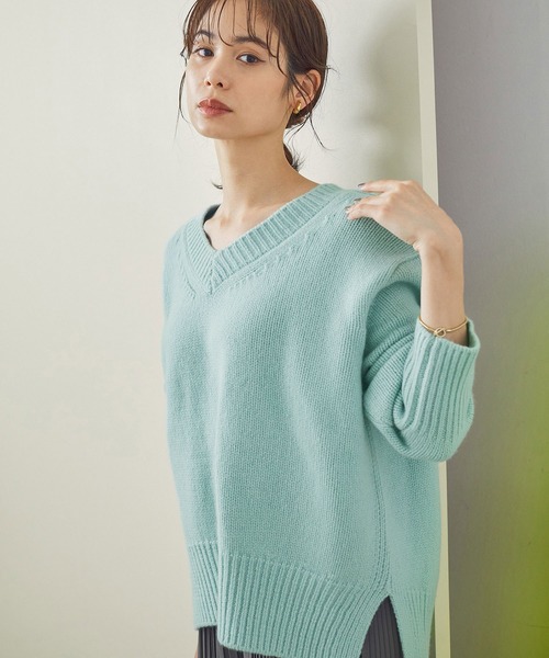 ROPE'（ロペ）の「【一部WEB限定】タスマニアウールVネックフォルムプルオーバーニット（ニット/セーター・レディース・チャコールグレー/ホワイト/ベージュ/ライトグリーン/カーキ/サックスブルー/ラベンダー・38）」の5枚目の写真